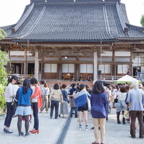 屋外ステージと本堂ステージ 屋外ステージと本堂ステージ