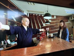 <span class="topic-tags">#cafe  #tv</span>